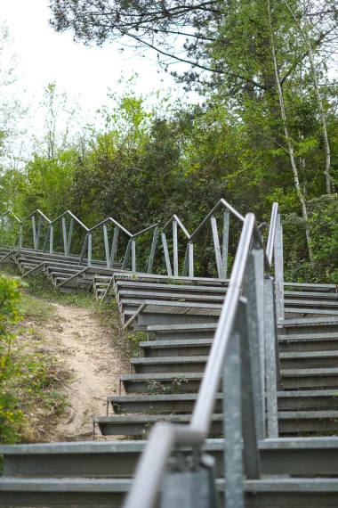 parc hermitage lormont escaliers metallique.